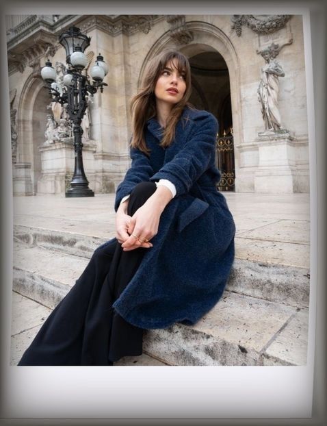 ˓2̣9̣ᵗʰ Ɲ̞.˒ Mara LaFontan looking disoriented as she was searching for the London Underground. - Memory is the diary we carry inside