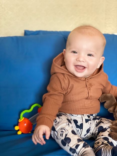 B63E0AF0-AF57-4017-B4D3-851BC0AB9CE4 - Lucas 6 luni