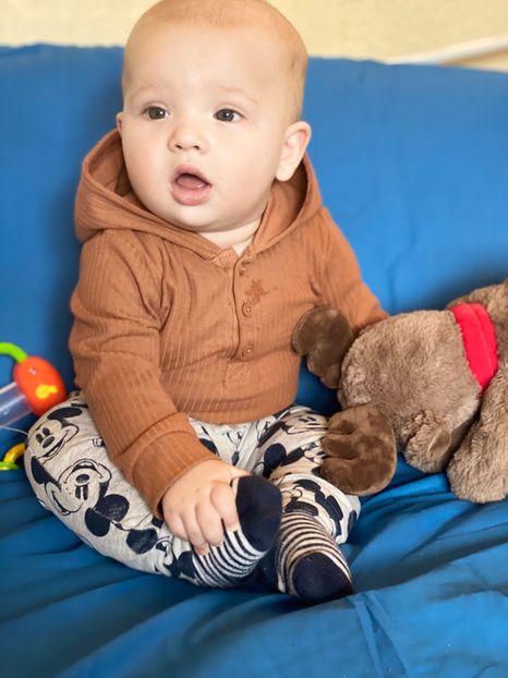 4E6C612C-6613-4BB3-A0AB-4A6854CFBE10 - Lucas 6 luni