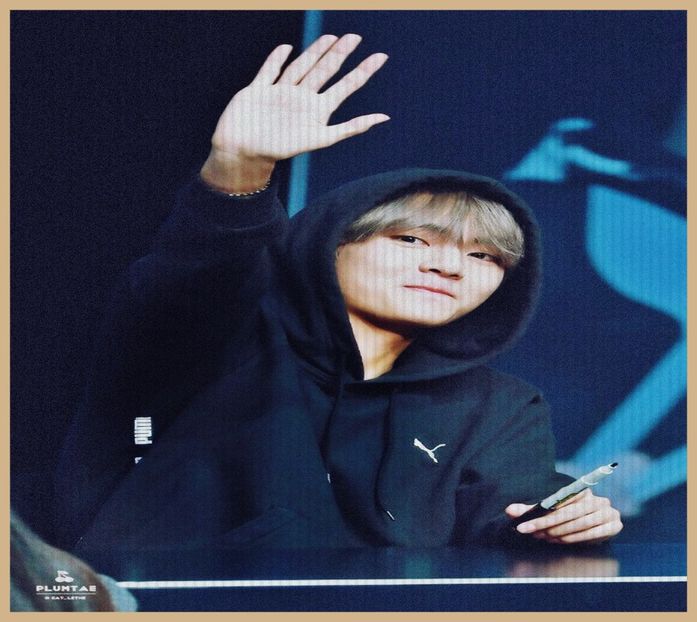 Day 14 (06-12-2020) - waving - 03 - Kim Taehyung