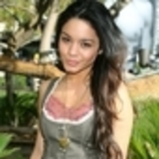 vanessa-hudgens-291901l-thumbnail_gallery