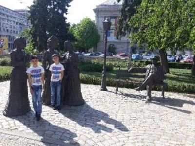 27091766218077720010.2 (1) - x - gemenii si fetita mea