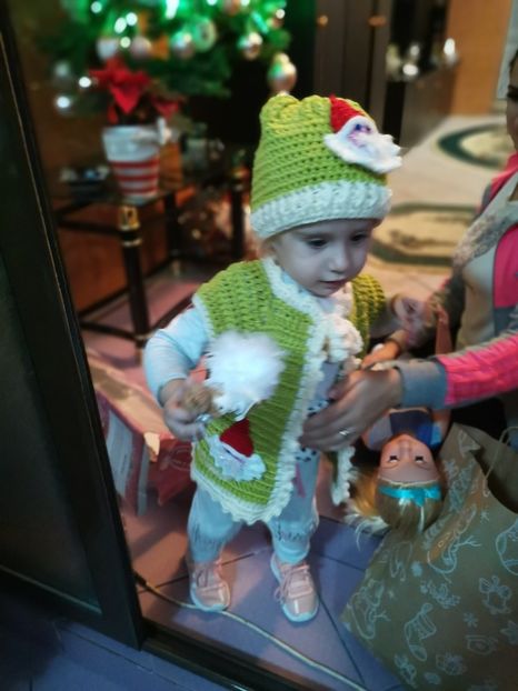  - Haine și jucării lucrate manual