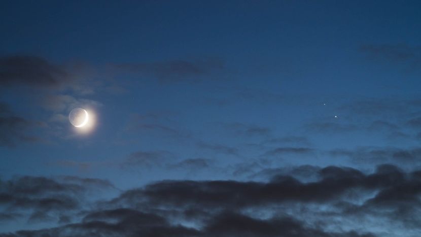 Luna noua in Varsator si conjunctia Jupiter-Saturn - Luna - Soarele si norii - 2