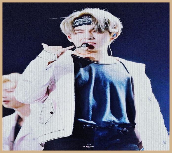 Day 27 (19-12-2020) - on the stage - 03 - Kim Taehyung