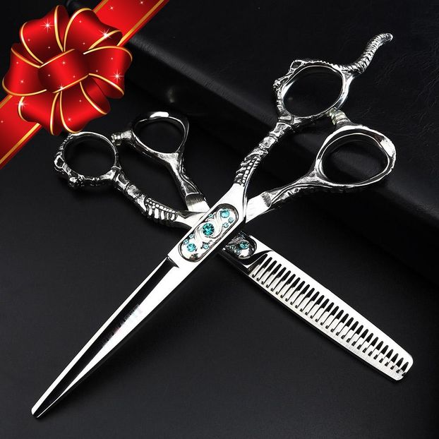 Gizi received a pair of scissors, from Hero. - Secret Santa is coming to town