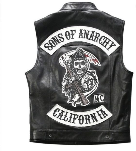 Miley received a leather gilet with the infamous logo of the biker club SOA, from Gizi. - Secret Santa is coming to town