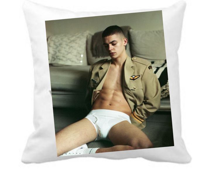 Chendi also received a pillow with her loved one, from Gizi. - Secret Santa is coming to town