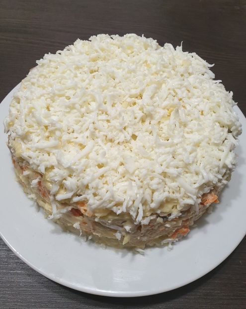 Salata cu ton in straturi - Aperitive