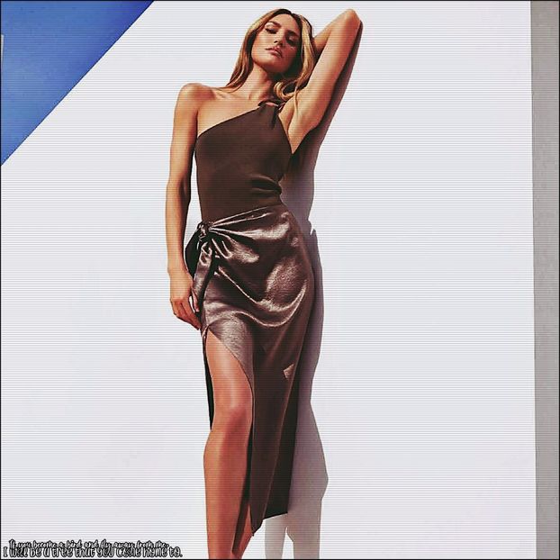 ☇.ᵗʰᵉ̣ṃ̣ẹ̣ṛ̣ṃ̣ạ̣ịḍ❀ƨɘilɟ.ϟ;. Se trântește în spatele ei, inconjurandu-i mijlocul cu ambele - the sixth destination is in Zermatt