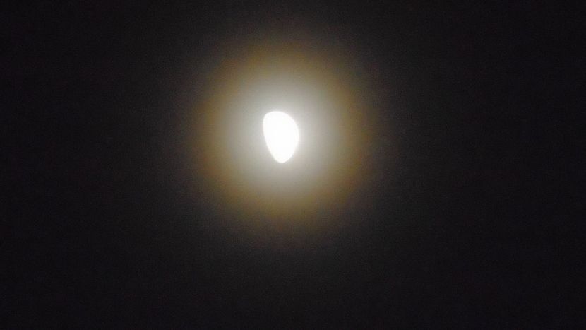 Ajunul Craciunului - Luna in crestere in Taur - Luna - Soarele si norii - 2