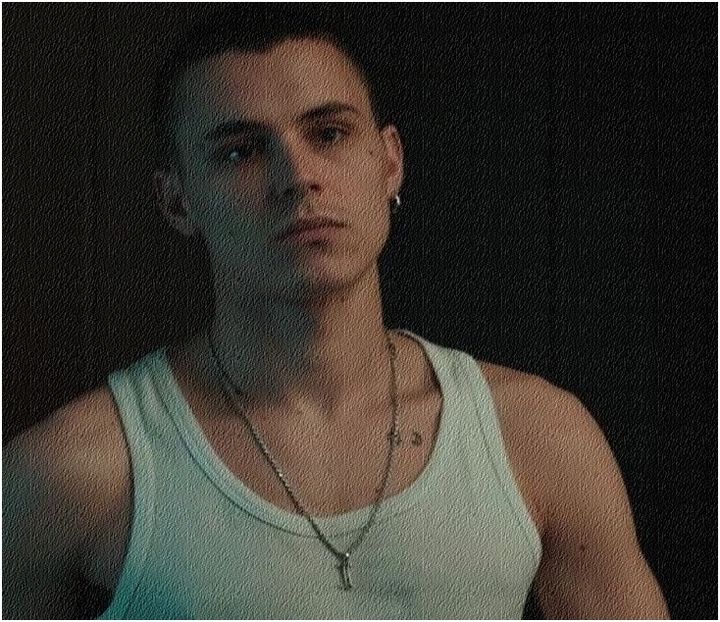 ঌ※☽.; nedeslușită, aievea colerică, ciudată. În grumaz îi pulsa o venă; o bătaie adâncă în piept. - the sixth destination is in Zermatt