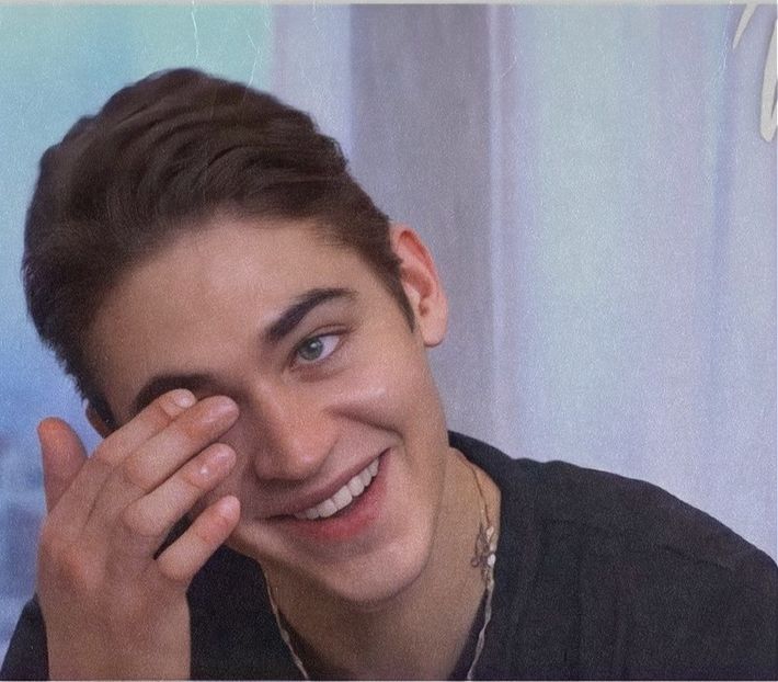 থৣĦғᴛ؟ℬᵉ̶̶ᵃ̶̶ᵘ̶̶ℛᵉ̶ᵍ̶ᵃ̶ʳ̶ᵈ͠ ༈٫ Un val de aer rece îi izbi obrazul. Fereastra era despicată. Cu - the sixth destination is in Zermatt