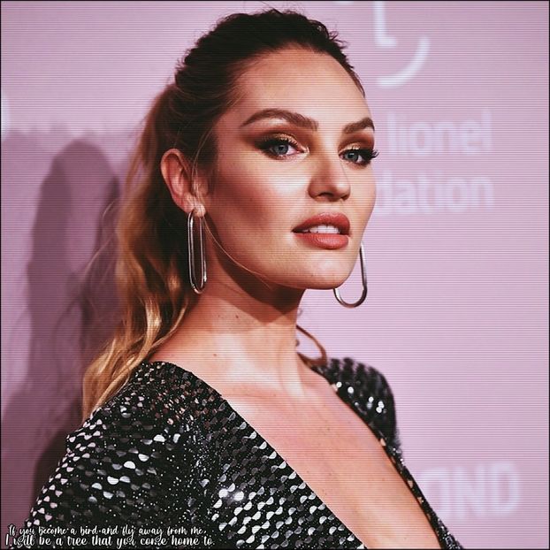 ☇.ᵗʰᵉ̣ṃ̣ẹ̣ṛ̣ṃ̣ạ̣ịḍ❀ƨɘilɟ.ϟ;. Roșește. Bărbia o împinge în piept pentru a-și ascunde reacția - the sixth destination is in Zermatt