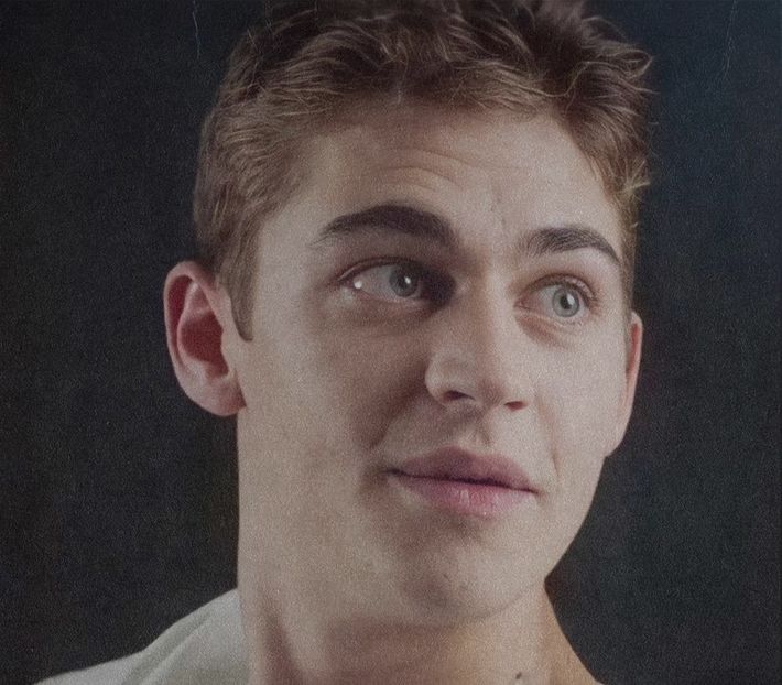 থৣĦғᴛ؟ℬᵉ̶̶ᵃ̶̶ᵘ̶̶ℛᵉ̶ᵍ̶ᵃ̶ʳ̶ᵈ͠ ༈٫ Cu ochii plecați, învoi un interval de liniște. Îi urmări glasul dres - the sixth destination is in Zermatt