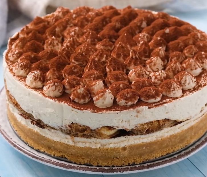  - Tort Tiramisu cu blat de biscuiti