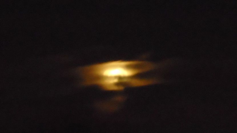Ultima luna plina din 2020 - in Rac - Luna - Soarele si norii - 2