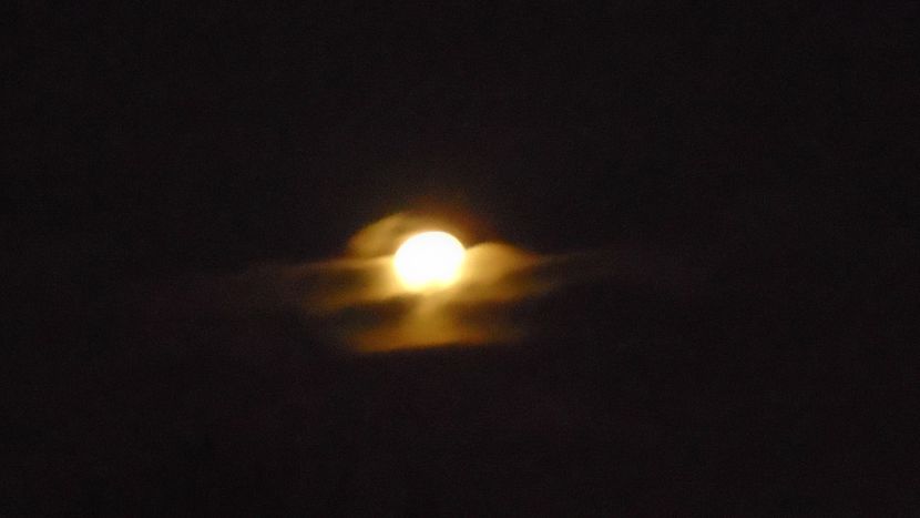 Ultima luna plina din 2020 - in Rac - Luna - Soarele si norii - 2