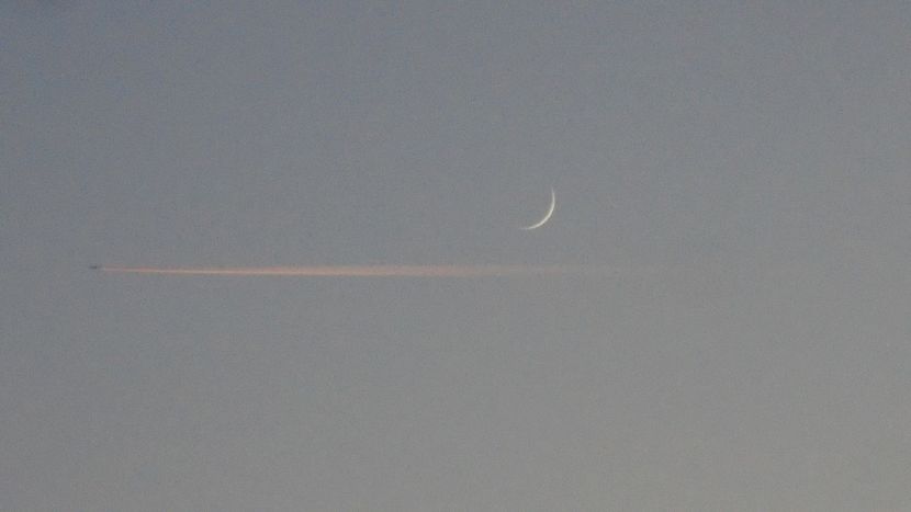 Luna noua in Varsator - Luna - Soarele si norii - 2