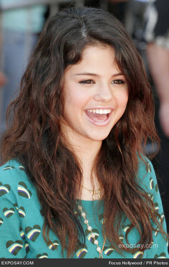 selenagomez - cu parul cret