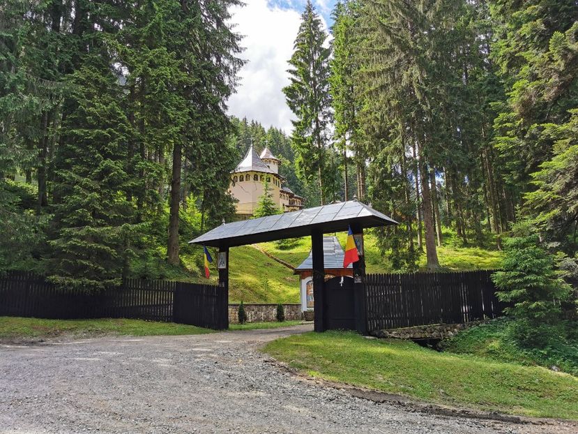 Sihăstria Rarău - Munții Rarău-iunie 2020