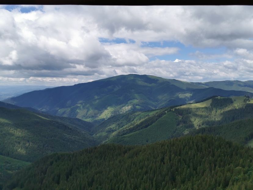 Vedere spre Giumalău - Munții Rarău-iunie 2020
