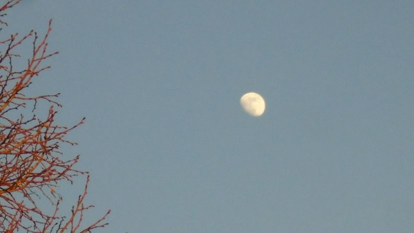 Luna in crestere in Gemeni - Luna - Soarele si norii - 2