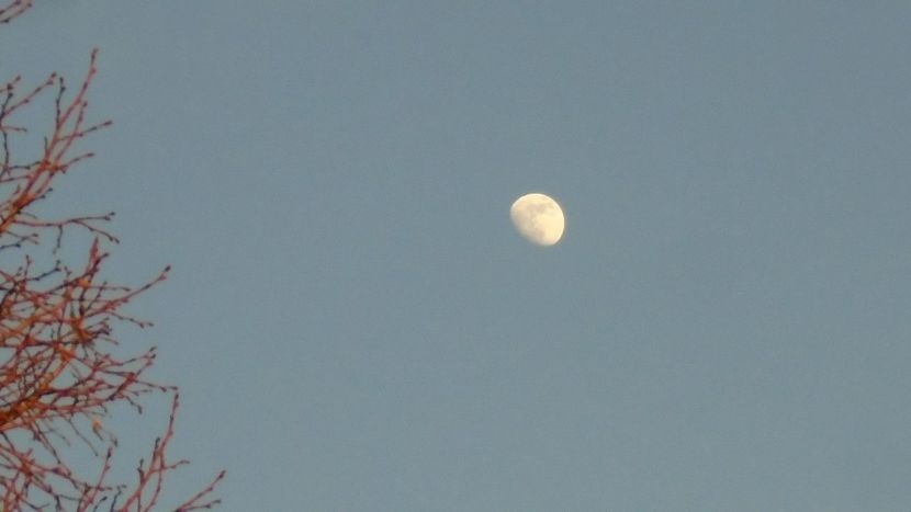 Luna in crestere in Gemeni - Luna - Soarele si norii - 2