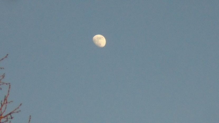 Luna in crestere in Gemeni - Luna - Soarele si norii - 2