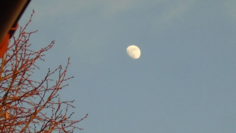 Luna in crestere in Gemeni - Luna - Soarele si norii - 2