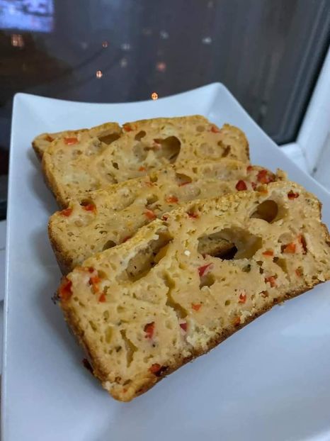  - Paine cu ardei rosii uscate si cheddar