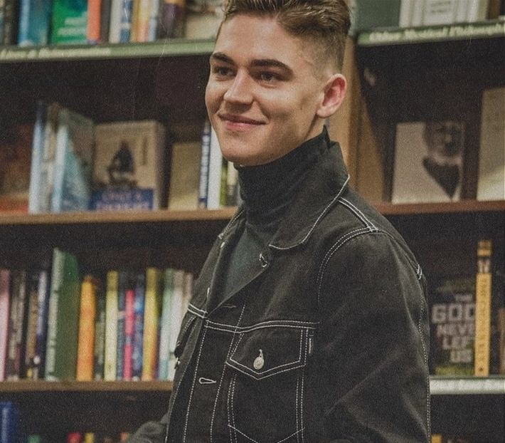 থৣĦғᴛ؟ℬᵉ̶̶ᵃ̶̶ᵘ̶̶ℛᵉ̶ᵍ̶ᵃ̶ʳ̶ᵈ͠ ༈٫ amorțită într-o poziție aparent incomodă. „Păi... Ai putea aranja o - the sixth destination is in Zermatt