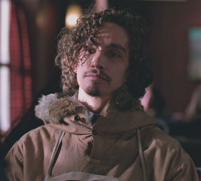 [ོ　﷼✭;. ţinându-şi o mână în cealaltă, şi îşi îndreptă din nou privirile asupra focului. - the sixth destination is in Zermatt