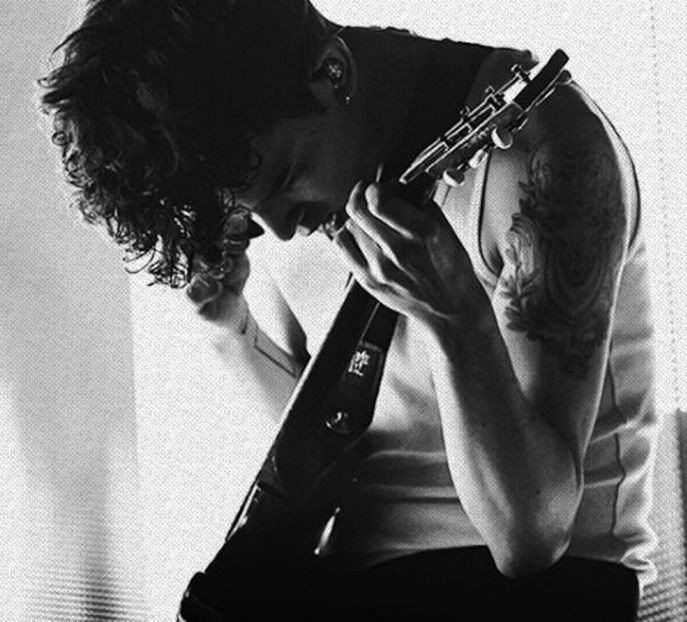 ⊺ⱶ∙ⱻ⃞¹⁹⁷⁵∕▪‧.; să-i facă pe carton niște schițe pentru cărțile de tarot, apoi el le-a decupat și iat - the sixth destination is in Zermatt