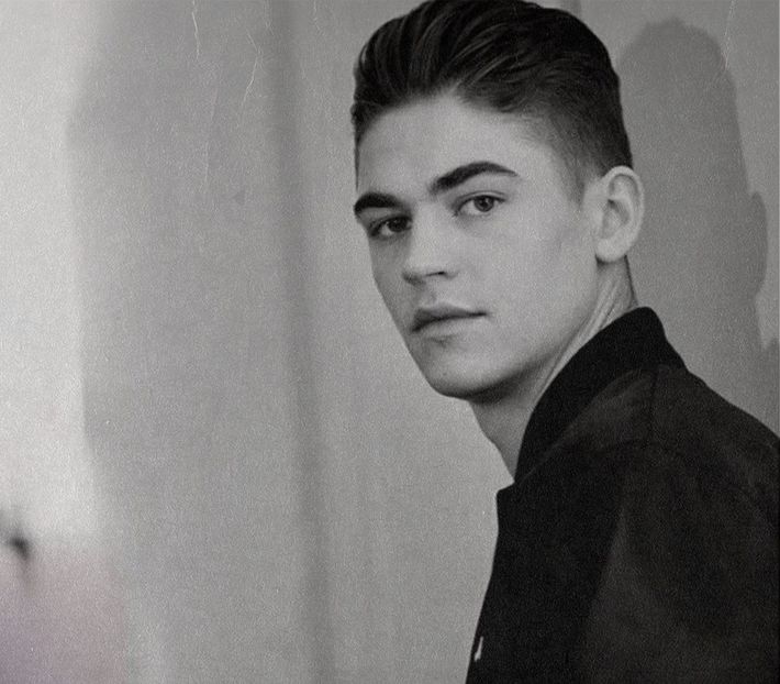 থৣĦғᴛ؟ℬᵉ̶̶ᵃ̶̶ᵘ̶̶ℛᵉ̶ᵍ̶ᵃ̶ʳ̶ᵈ͠ ༈٫ cu degetele apăsând pe umeri. „Nu-i mai convenabil așa, sau - the sixth destination is in Zermatt