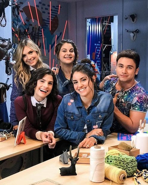 Elenco - Bia Disney Channel