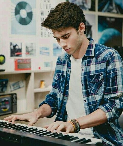 Manuel - Bia Disney Channel