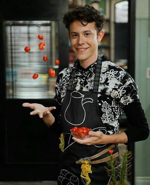 Pietro - Bia Disney Channel