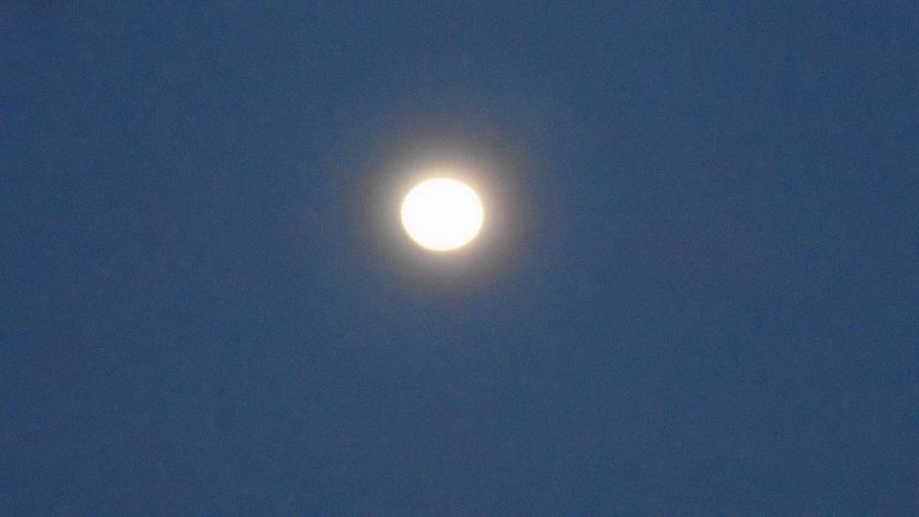 Luna in crestere in Leu - Luna - Soarele si norii - 2