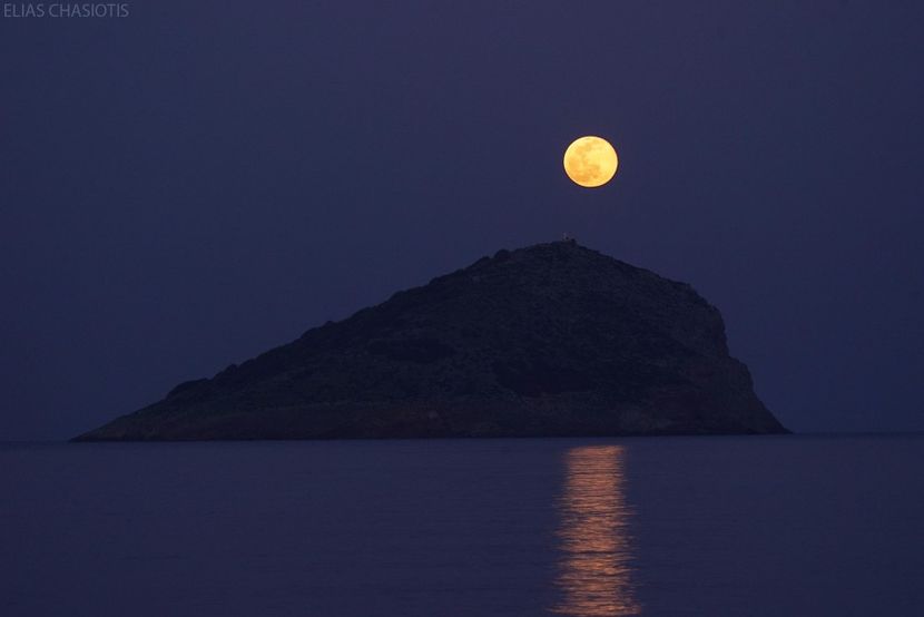 Luna plina in Fecioara, insula Rafti, Gr. - Luna - Soarele si norii - 2