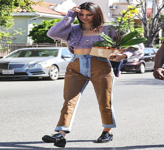 — pe cele două fete. „Așa, promit să vă răsplătesc cumva sau data viitoare când merg - EP01 l Back to the good old days