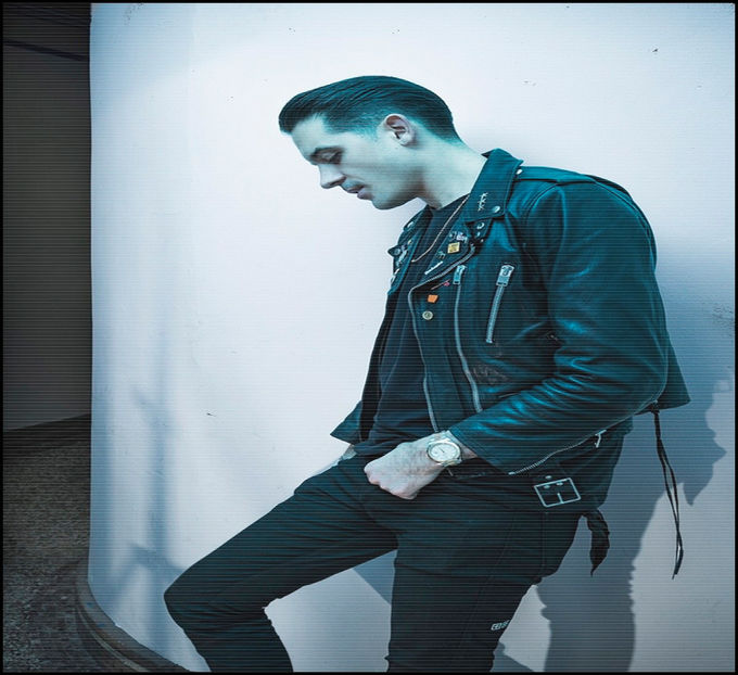 — comportamentul nejustificabil. Cu același ton politicos, ba chiar, iluzoriu, buzele mi se - EP01 l Back to the good old days