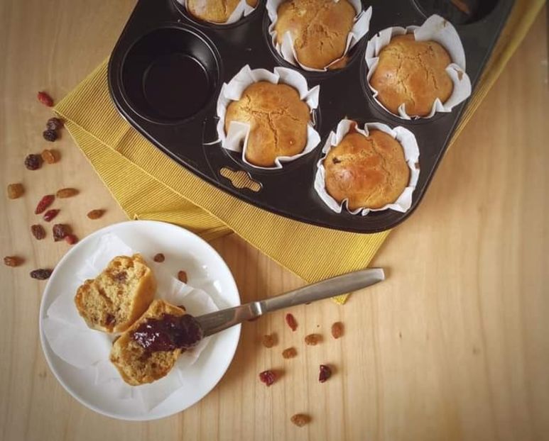  - Briose cu fructe uscate din aluat dospit