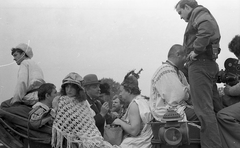 De Ce Trag Clopotele Mitica ? - De Ce Trag Clopotele Mitica? 1981