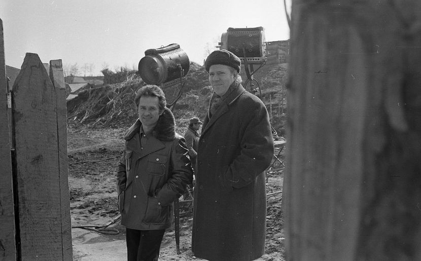 De Ce Trag Clopotele Mitica ? - De Ce Trag Clopotele Mitica? 1981