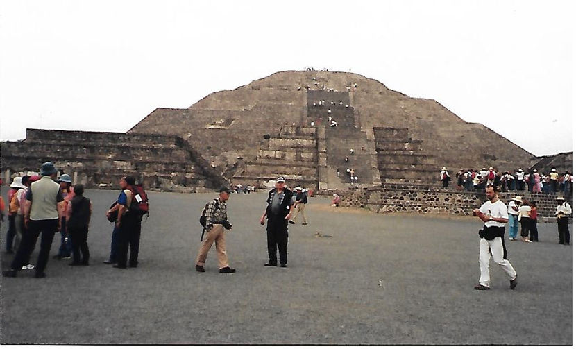 Teotihuacan Piramida soarelui - Mexic
