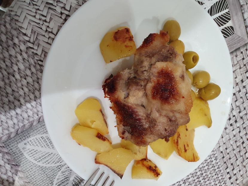 Carne de porc, cartofi si masline - Prima data-gatit