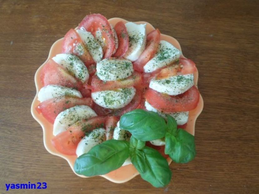 Salată 'Mozzarella' - 8 Salate
