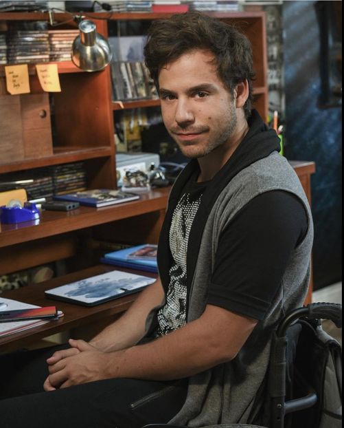 Victor - Bia Disney Channel