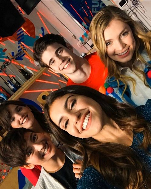 Elenco - Bia Disney Channel